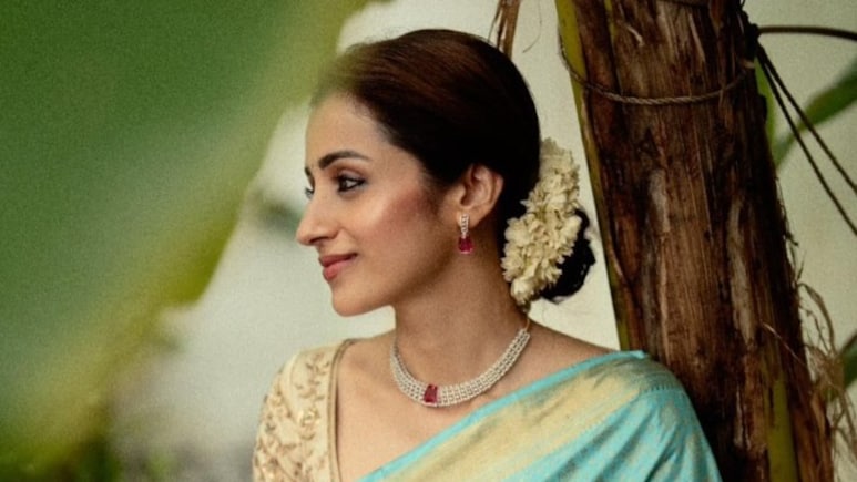 थलापति विजय के शपथ ग्रहण समारोह में तृषा कृष्णन ने कॉपी किया ऐश्वर्या राय का 26 साल पुराना लुक! इंटरनेट पर वायरल हो रही ये तस्वीरें