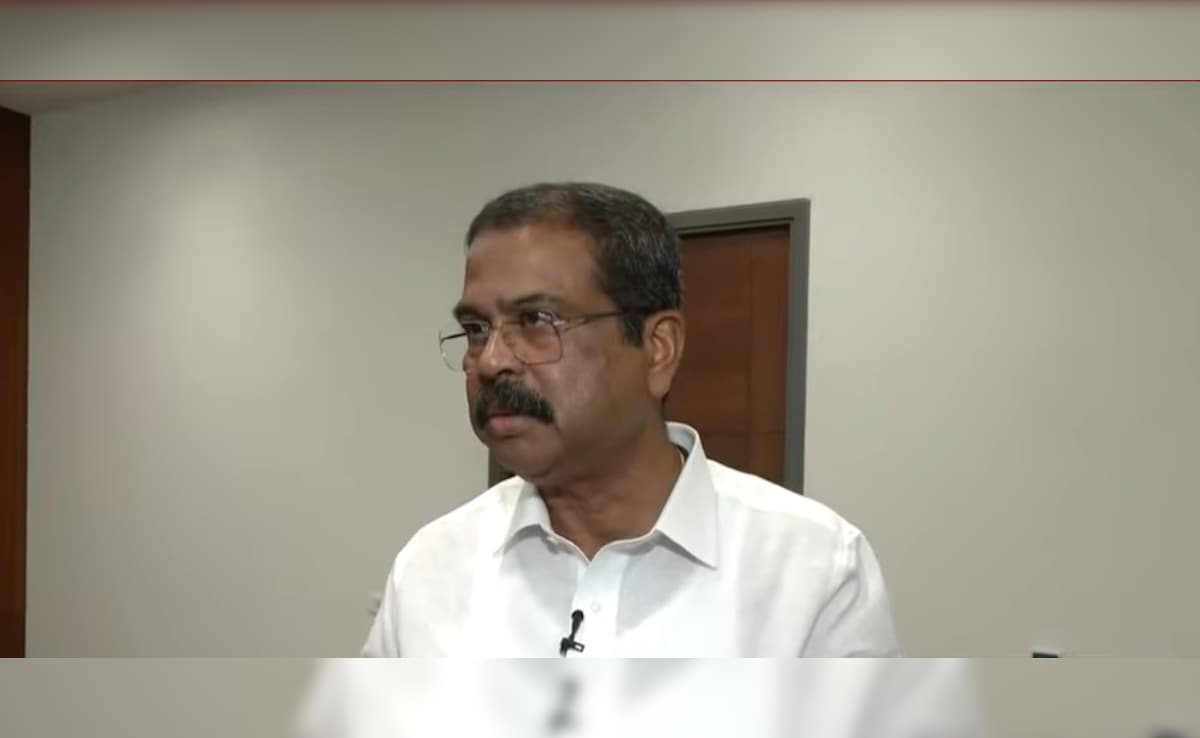 NEET री-एग्जाम में एयरफोर्स की कैसे ली जाएगी मदद? शिक्षा मंत्री ने NDTV को बताया पूरा प्लान