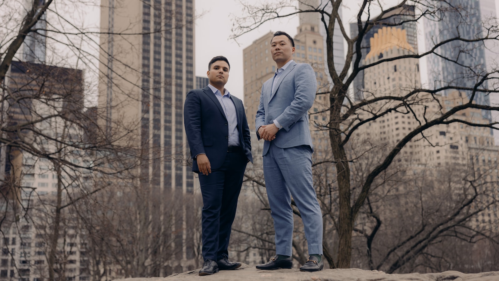 Financial Sector Expands AI Use Amid Costs and Employment Impact Debates