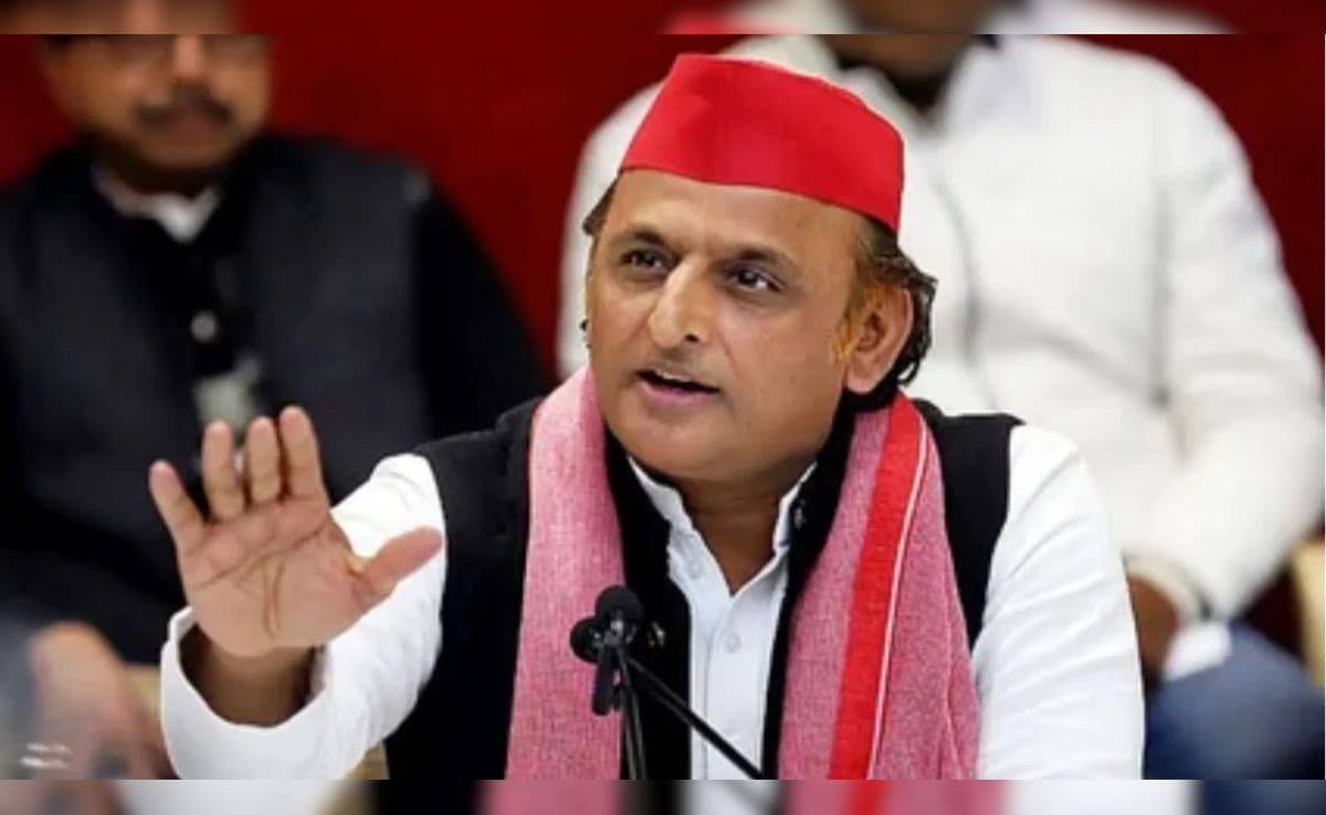 मुलायम सिंह यादव का पद्मविभूषण अखिलेश ने किसे सौंपा था? जानिए कौन हैं ‘गुरुजी’ उदय प्रताप सिंह