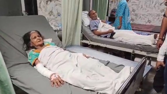 Kanpur News: अस्पताल में भर्ती 63 वर्षीय किरन त्रिवेदी.