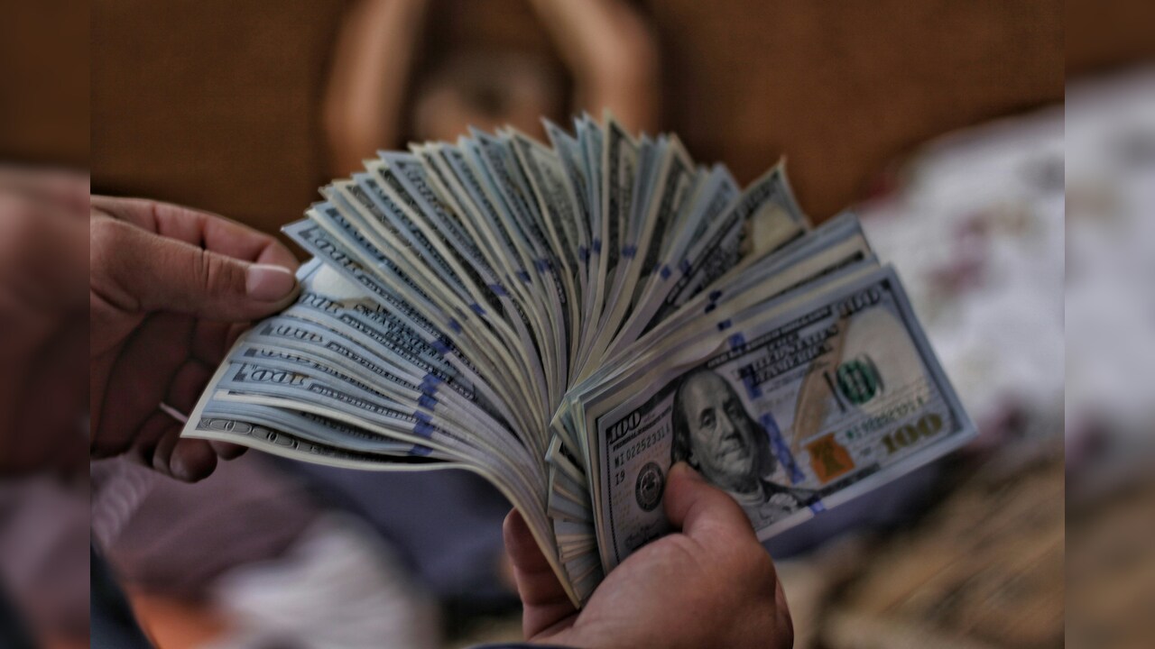 Government Grants Retrospective Tax Exemption To FIIs On G-Sec Income, Gains