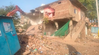 ओंकारेश्वर में चला बुलडोजर: सिंहस्थ 2028 की तैयारियां तेज, धड़ाधड़ गिराए मकान, कलेक्टर बोले- जो अड़ंगे सब हटेंगे