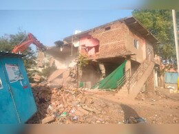 ओंकारेश्वर में चला बुलडोजर: सिंहस्थ 2028 की तैयारियां तेज, धड़ाधड़ गिराए मकान, कलेक्टर बोले- जो अड़ंगे सब हटेंगे