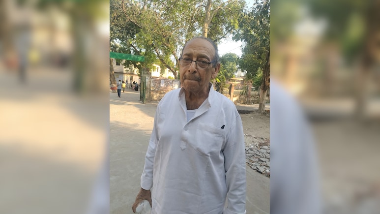 NEET एग्जाम कैंसल होने से Oldest Aspirant अशोक बहार की बिगड़ी तबियत, ठीक होते ही जाएंगे हाईकोर्ट, जानें क्याें
