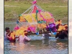 बिहार: जीते जी सड़क नहीं, मरने के बाद नदी से तैरकर श्मशान पहुंची अंतिम यात्रा; वायरल हुआ वीडियो 