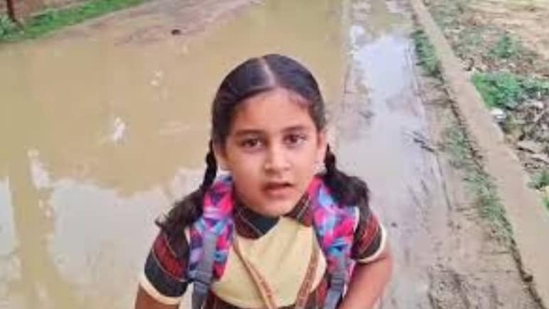 6 साल की मासूम की गुहार पर हरकत में प्रशासन, डीएम खुद दौड़े-दौड़े पहुंचे गांव, सड़क मरम्मत के दिए आदेश