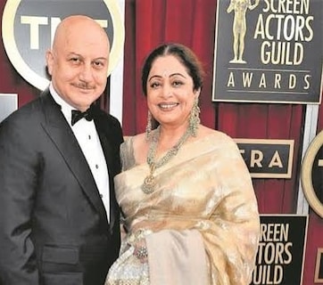 किरण के घर आते थे अनुपम खेर की गर्लफ्रेंड के खत, फिर दोनों की परेशानियों ने ला दिया एक-दूसरे को करीब