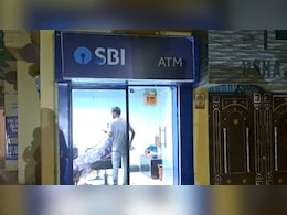 ब&zwj;िहार: दानापुर का अनोखा ATM यहां पैसे नहीं, कटते हैं बाल और बनती है दाढ़ी