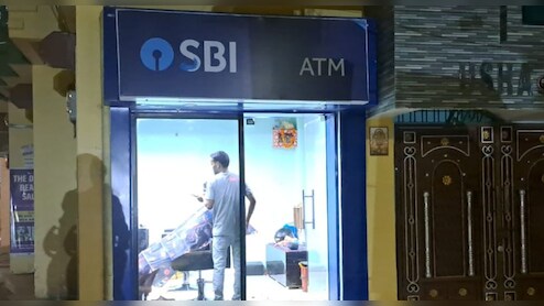 ब&zwj;िहार: दानापुर का अनोखा ATM यहां पैसे नहीं, कटते हैं बाल और बनती है दाढ़ी