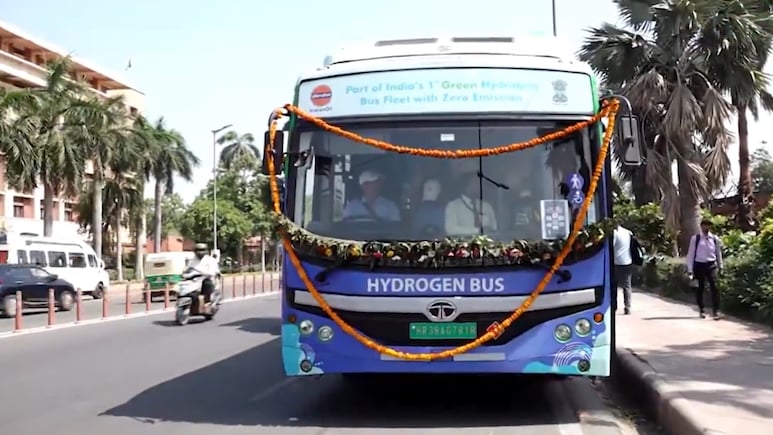 Delhi Gets Its First Hydrogen Bus: Better Alternative Than CNG?