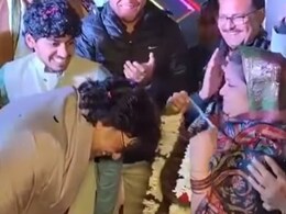 59 की उम्र में दोबारा दुल्हन बनीं सलमान की 'भाभी', वरमाला पहनाने से पहले दूल्हे आशुतोष को यूं किया परेशान