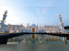 मां की याद में बेटे ने बना डाला दूसरा 'ताजमहल', करोड़ों खर्च कर के खड़ा कर दिया सफेद संगमरमर का 'अजूबा'