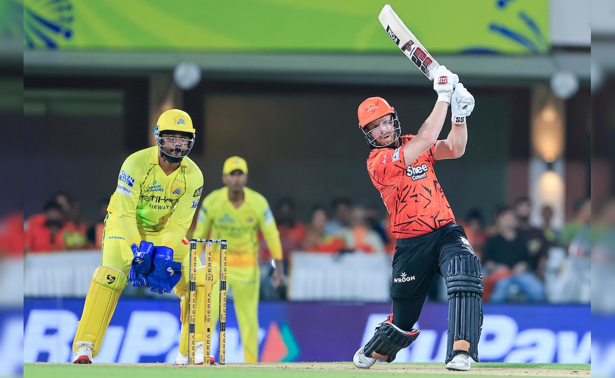 IPL 2026 Playoffs: चेन्नई की हार से कैसे गुजरात-हैदराबाद को मिला प्लेऑफ का टिकट, ऐसा है समीकरण