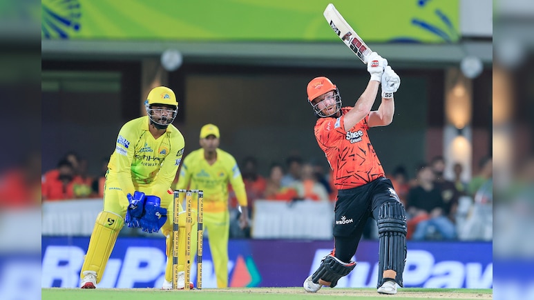 IPL 2026 Playoffs: चेन्नई की हार से कैसे गुजरात-हैदराबाद को मिला प्लेऑफ का टिकट, ऐसा है समीकरण
