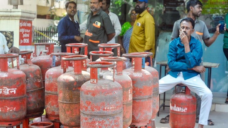 इंपोर्ट घटकर आधा हुआ, खपत भी 16% घटी; ईरान जंग से भारत में LPG पर क्या असर पड़ा?