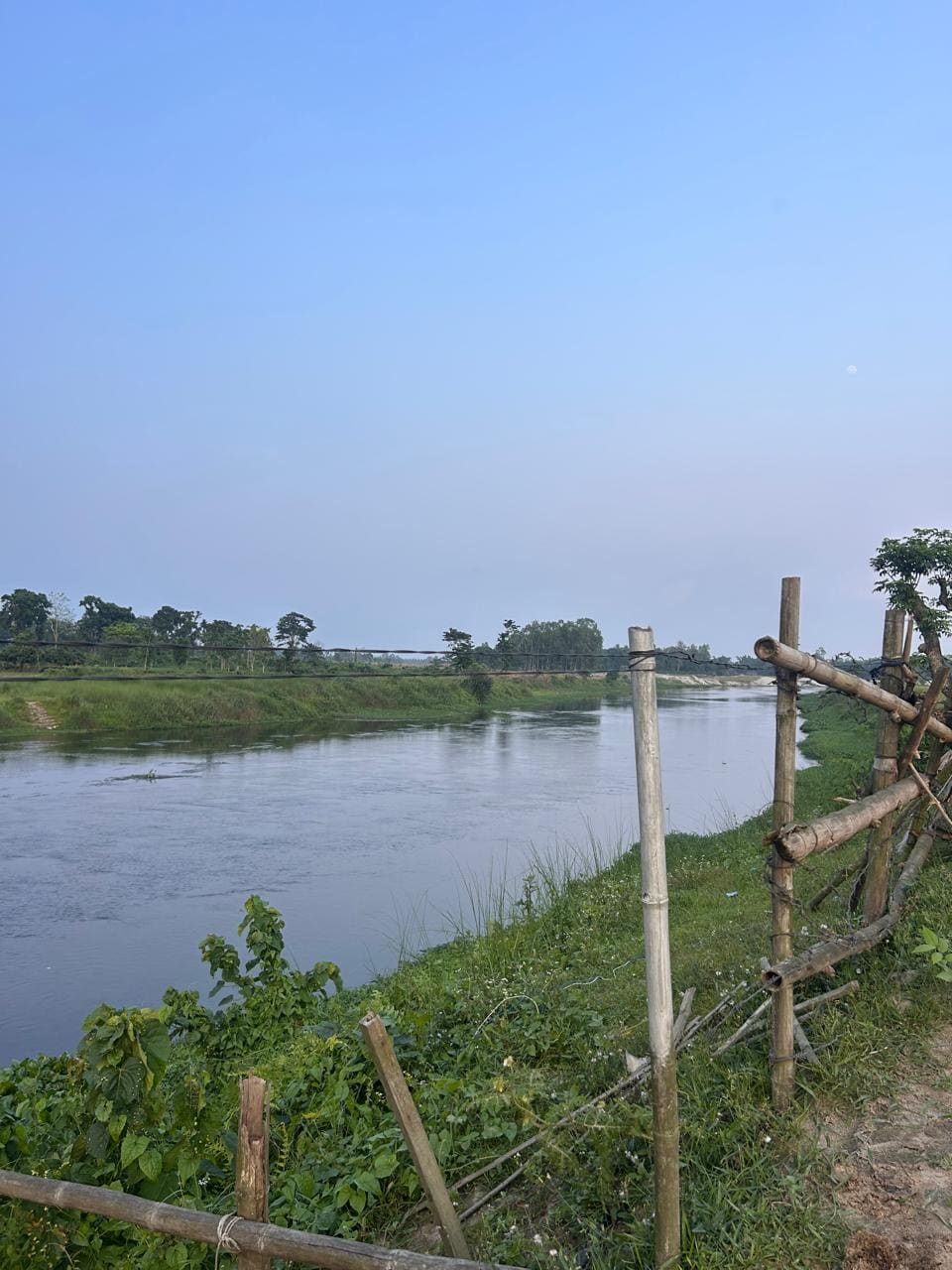 Temporary border fence in Changrabandha