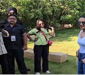 क्या शेरों वाली जंगल सफारी में गाड़ी से उतरकर घूमने लगी थीं रकुल प्रीत सिंह? वायरल वीडियो का सच आया सामने&nbsp;
