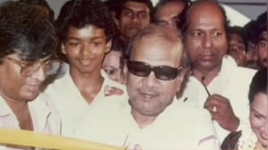 Karunanidhi Cuts Ribbon, Young Vijay Stands Behind In Throwback Pic