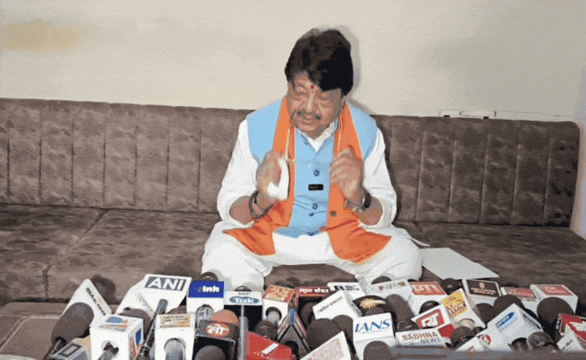 VIDEO: बंगाल जीत पर रो पड़े BJP नेता कैलाश विजयवर्गीय, बोले- कितना खुश हूं, बता नहीं सकता&nbsp;