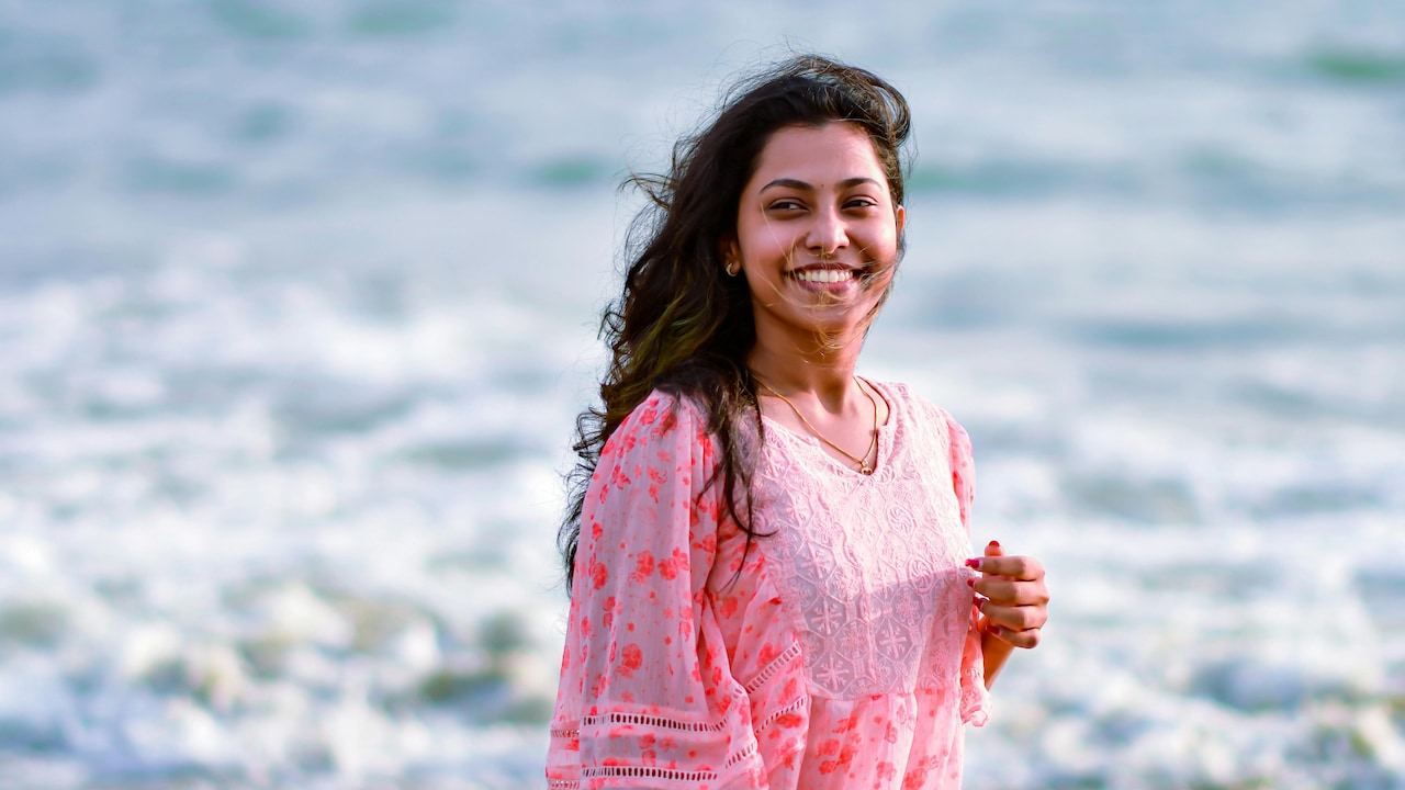 Modern Ways To Wear Chikankari Kurtis Daily: Easy Styling Tips That Work