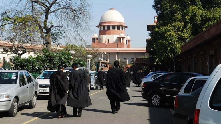 &lsquo;काले कोट में पैरासाइट?&rsquo;, फर्जी डिग्री वाले वकीलों पर सुप्रीम कोर्ट सख्त, CJI सूर्यकांत ने जताई चिंता