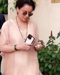 Kangana Ranaut Clears The Air Over Viral Pic With <i>Mangalsutra</i>: "I Won't Marry Secretly, I Promise'
