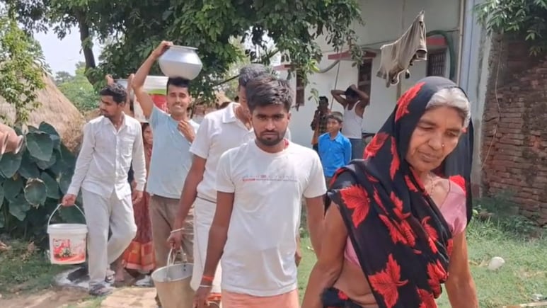 Bihar: जहर जैसी गर्मी में बूंद-बूंद पानी को तरस रहे 45 घरों की जिंदगियां, 1 दशक बाद भी नहीं पहुंची नल-जल योजना