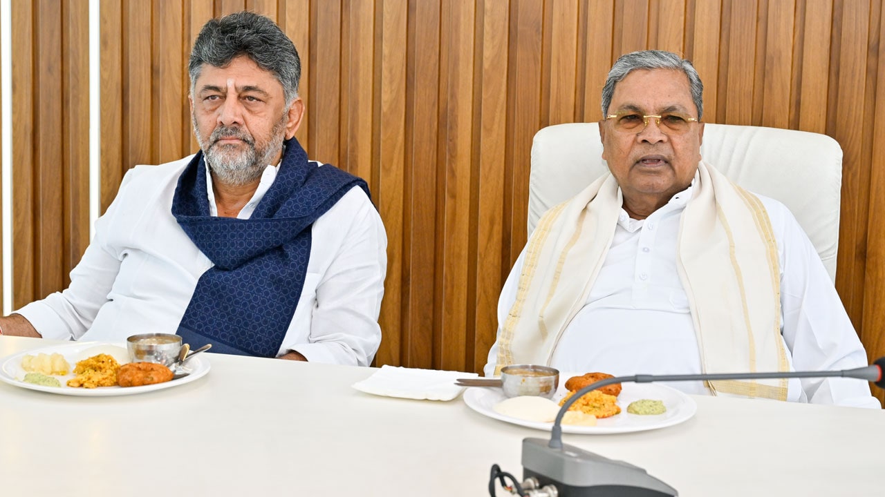 At Breakfast Meet With DK Shivakumar, Siddaramaiah Announces He Will Resign