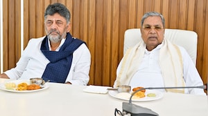 At Breakfast Meet With DK Shivakumar, Siddaramaiah Announces He Will Resign