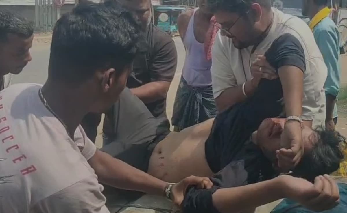 बिहार: तड़पता रहा घायल लेकिन नहीं पहुंची एंबुलेंस, आखिर में ठेले पर लादकर पहुंचाया अस्पताल 