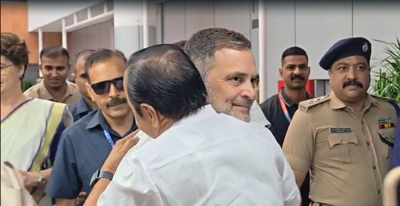 केरल पहुंचे राहुल ने सतीशन को लगाया गले.. थोड़ी देर में नए CM का शपथ ग्रहण