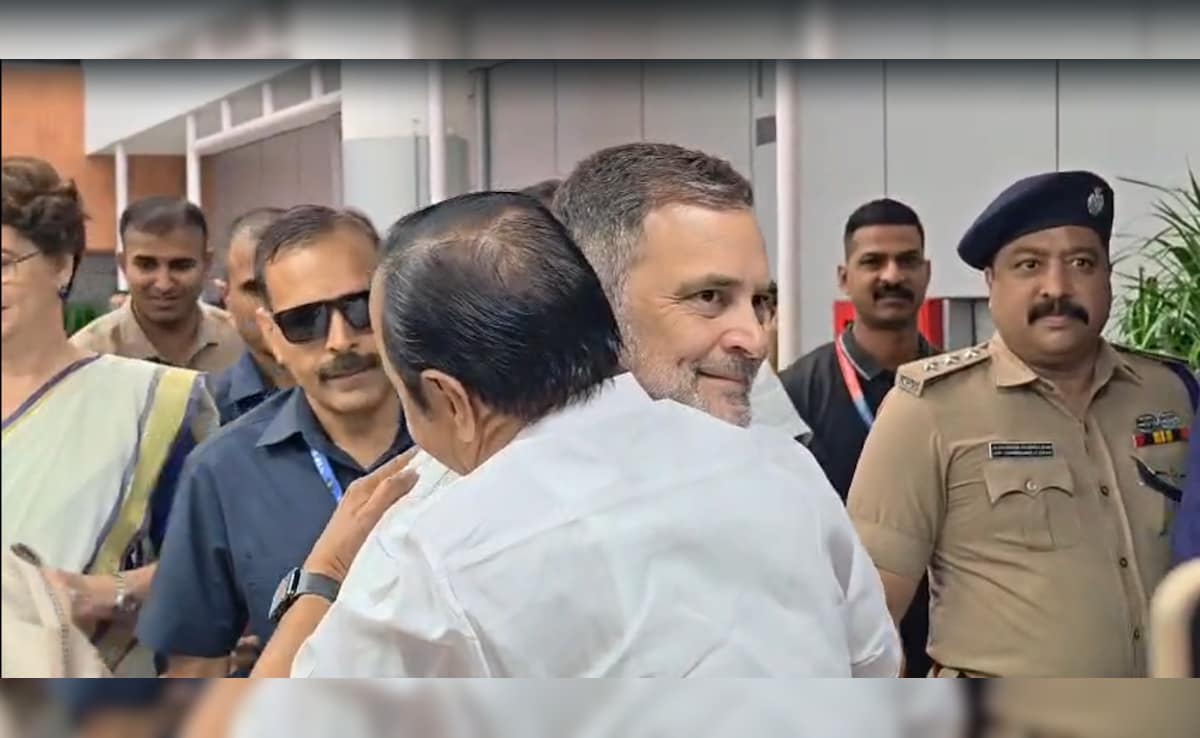 VD Satheesan Oath as Kerala CM LIVE: केरल पहुंचे राहुल ने सतीशन को लगाया गले.. थोड़ी देर में नए CM का शपथ ग्रहण