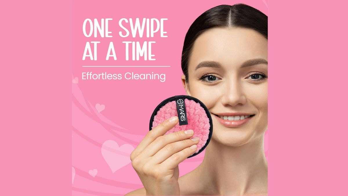 Remove your daily kajal safely using gentle methods that prevent eye irritation and discomfort. Remove your daily kajal safely using gentle methods that prevent eye irritation and discomfort.