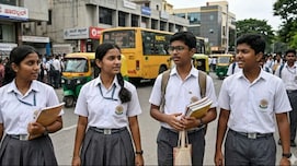 12वीं के बाद Pharmacy या Biotechnology? करियर के लिए कौन सी डिग्री है बेस्ट