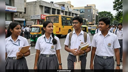 12वीं के बाद Pharmacy या Biotechnology? करियर के लिए कौन सी डिग्री है बेस्ट