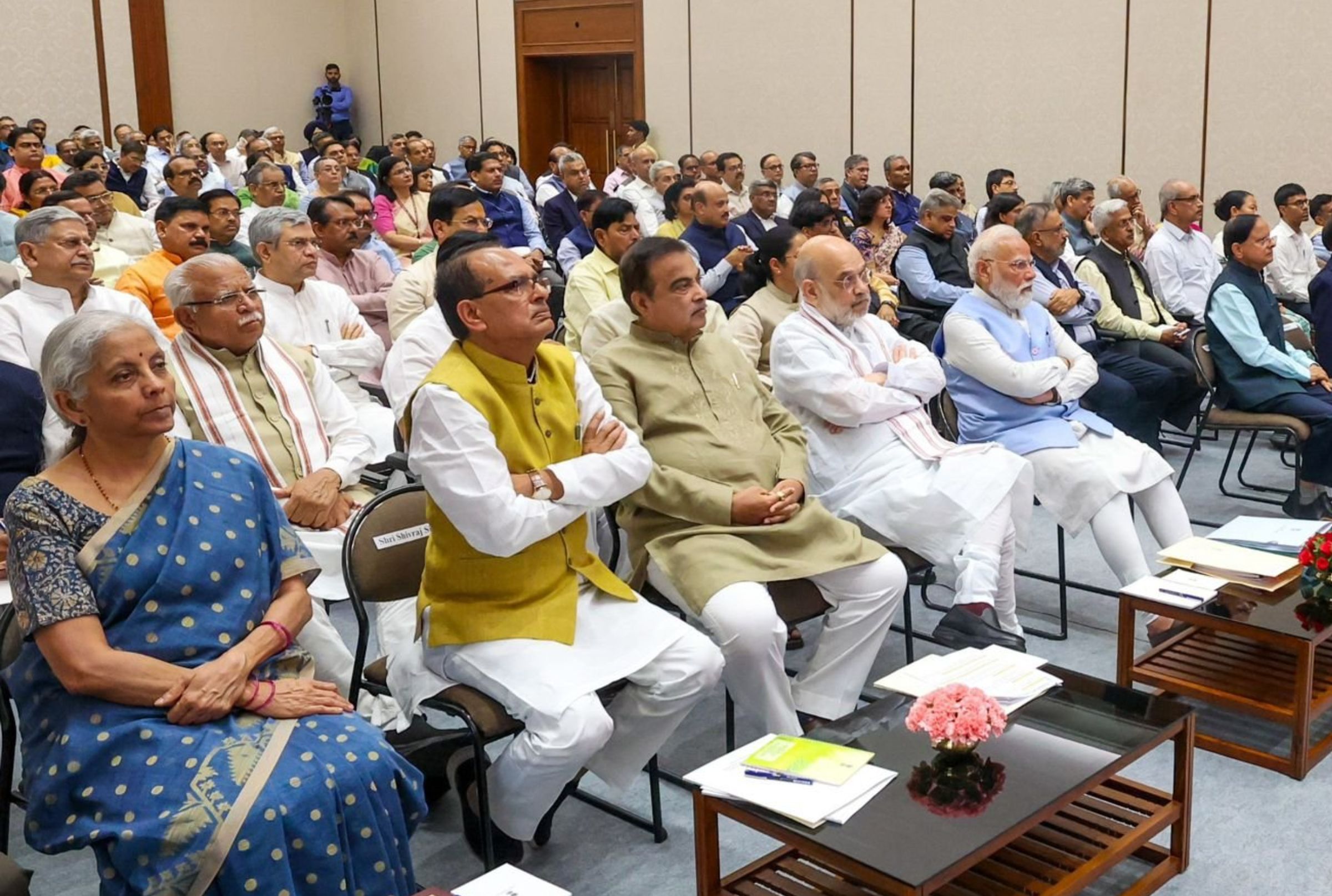 मोदी की मैराथन कैबिनेट बैठक, पीएम के मंत्र के बाद आने वाले दिनों में देश में क्या बदलाव संभव