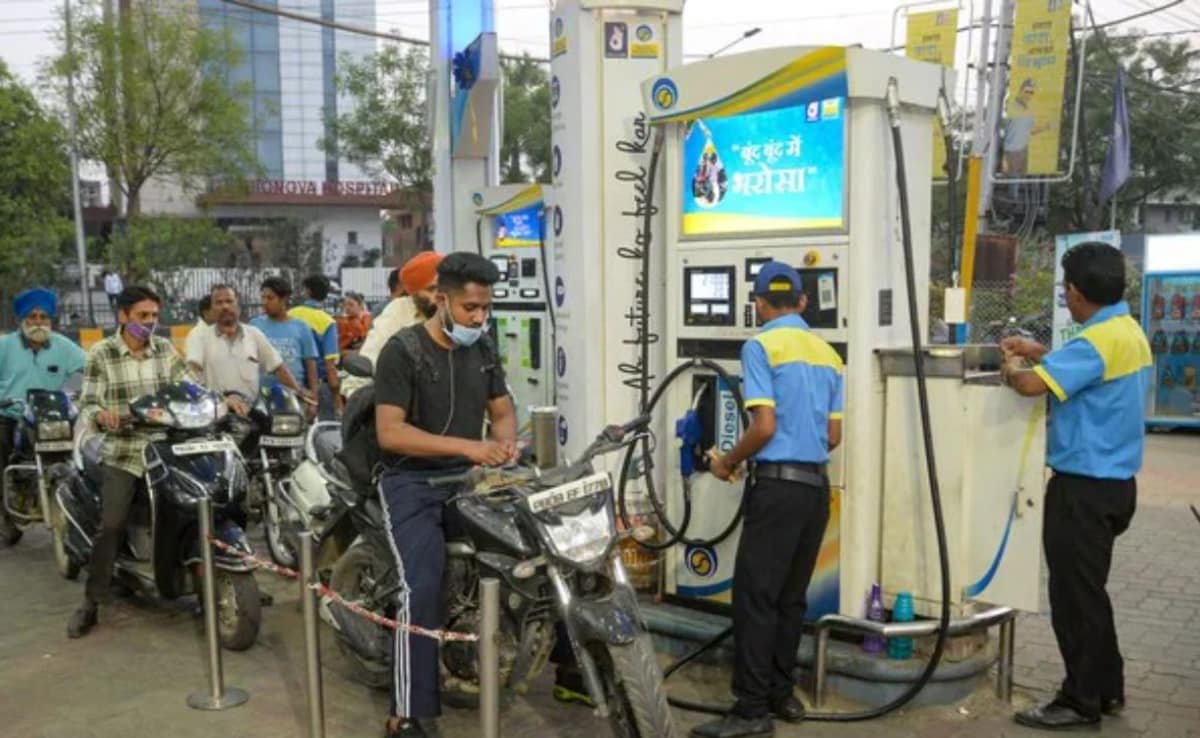 Petrol Diesel Price Hike LIVE: दिल्ली से ₹11 महंगा हुआ कोलकाता में पेट्रोल! चेक करें अपने शहर में आज क्या हैं ताजा रेट