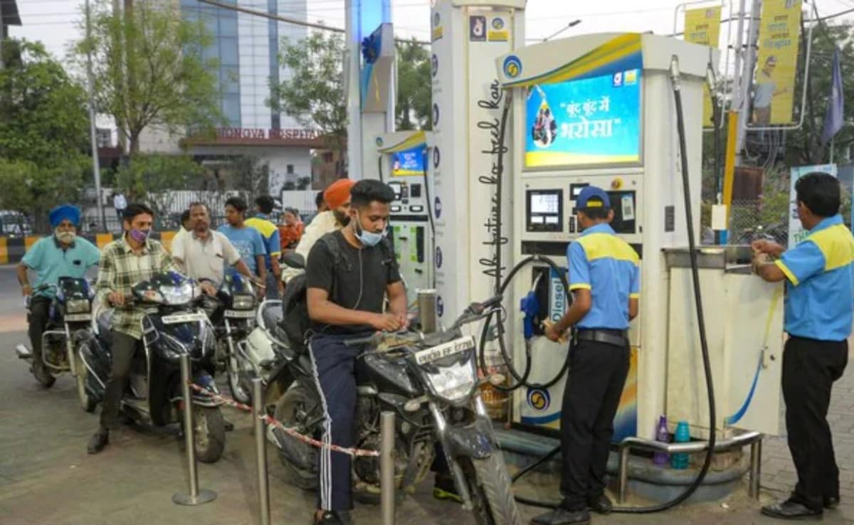 देश में बढ़ सकते हैं पेट्रोल-डीजल के दाम? तेल कंपनियों को हर महीने 30 हजार करोड़ का नुकसान