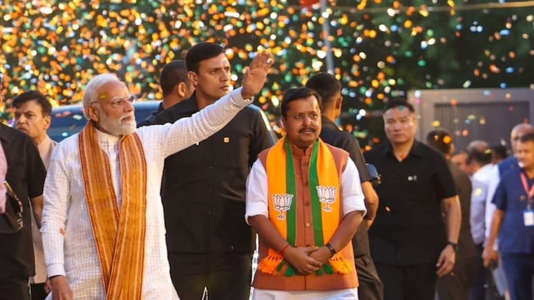 बंगाल, तमिलनाडु, केरल में तख्तापलट का देश लिए मायने, अखिलेश के लिए क्या संदेश?