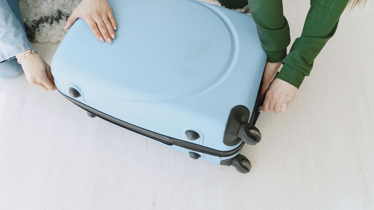 Get suitcases with smooth wheels at a minimum 70% off on Shopsy SASA LELE Sale