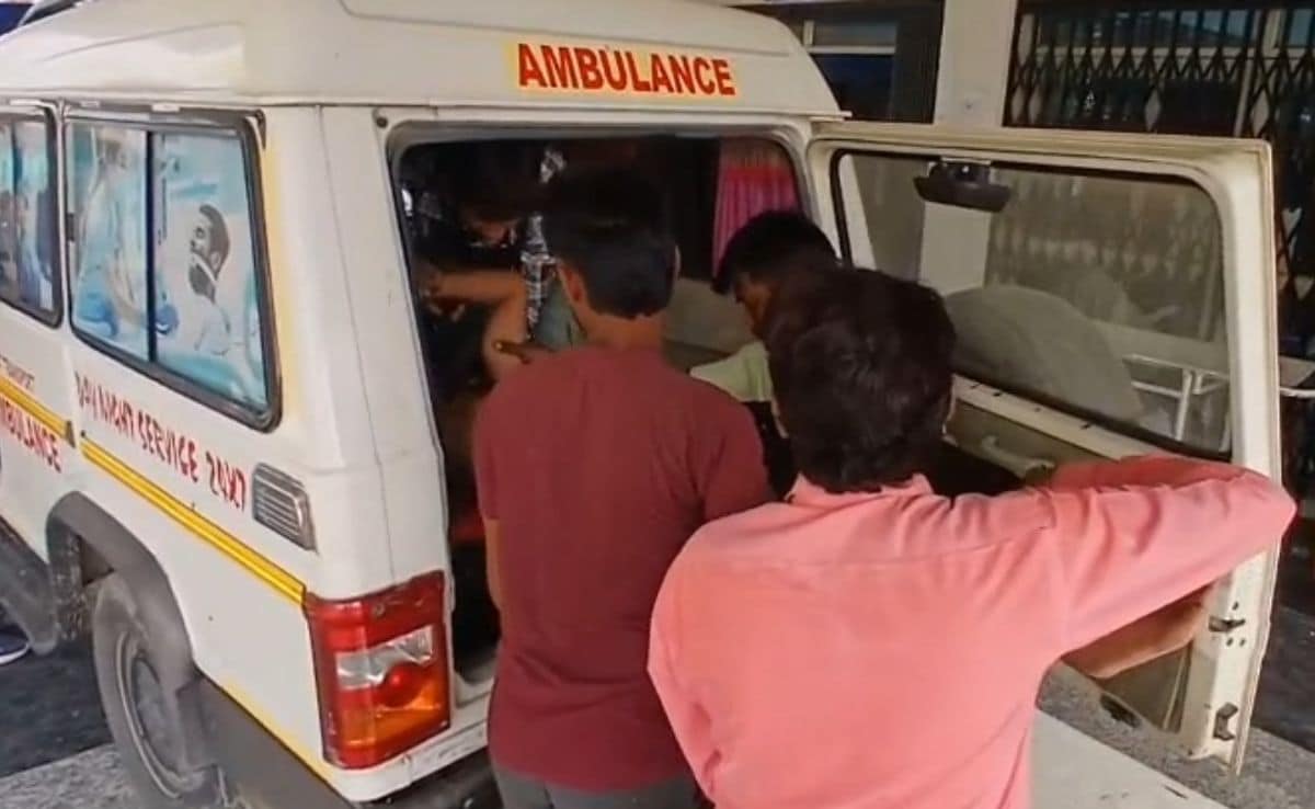 खाने में नमक ज्यादा होने पर पति-पत्नी में जमकर विवाद, पति ने लगा ली फांसी फिर... — WellsTrack