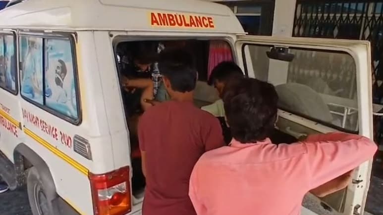 खाने में नमक ज्यादा होने पर पति-पत्नी में जमकर विवाद, पति ने लगा ली फांसी फिर...