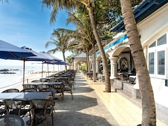 Woman Eating At Restaurant With Husband Killed By Flying Umbrella