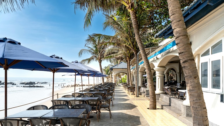 Woman Eating At Restaurant With Husband Killed By Flying Umbrella