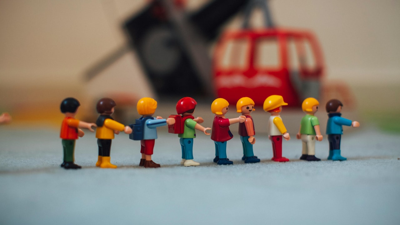 Why Bright Plastic Toys Often Overstimulate Toddlers Faster Than Parents Realise