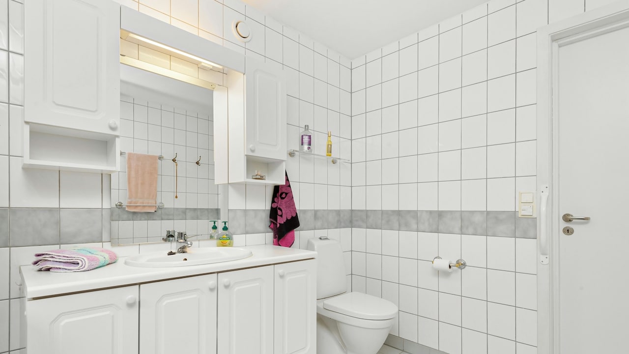 5 Storage Picks That Reduce Bathroom Clutter 5 Storage Picks That Reduce Bathroom Clutter