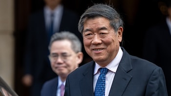 US And China Wrap Up Trade Talks With Trump En Route To Beijing