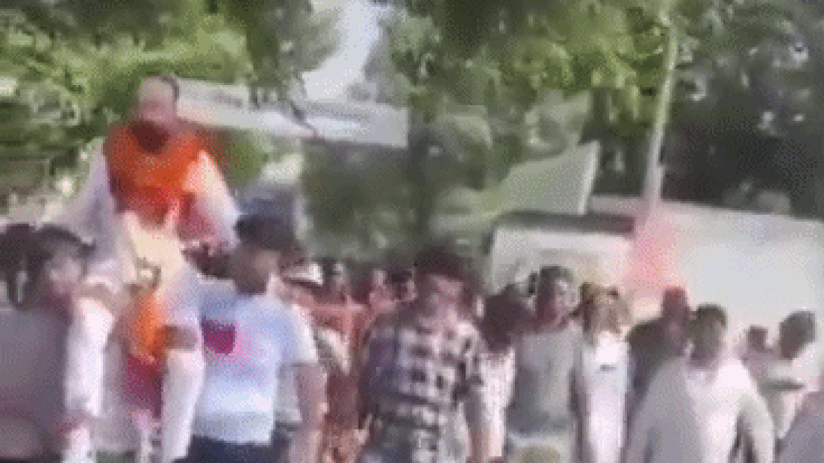 गाजियाबाद: जमानत पर रिहा हुए रेप के आरोपी का जोरदार स्वागत, रोड शो भी निकाला; वीडियो वायरल