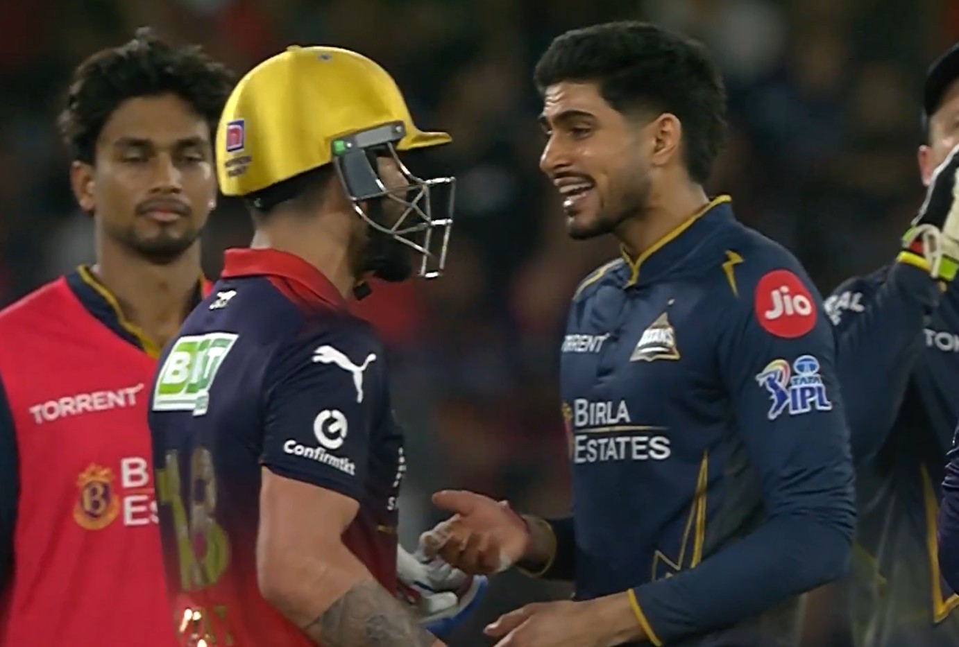Kohli Out Or Not? RCB Icon In Intense Chat With Gill. Replay Proves He Was Right